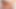 彼女は現金のために一生懸命働いています