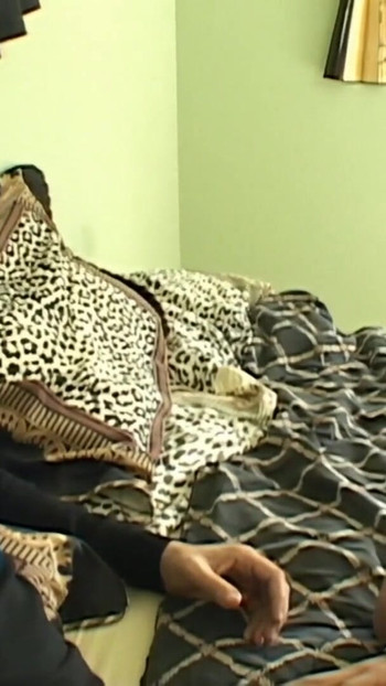 Mesti tengok detik dari "abang tiri saya hanya melekatkan zakarnya dalam pepek saya"