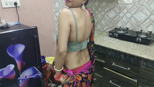 Ano novo 2024 xxx melhor vídeo pornô com dirty talk e roleplay hindi - Saarabhabhi6 quente e sexy fica com tesão na cozinha