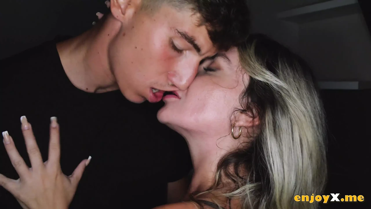 Horny blond superstar Tatiana Alvarez BJ’s and ravages Brady Bud’s fat prick in 4k porn!