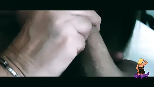 Красивая мачеха томно сосет член в ее язык и в то же время мастурбирует дилдо