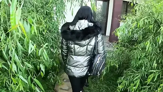 Gärtnerin tief in den hals, grobes gesichtsfick und doppel-sperma auf meine glänzende unterjacke