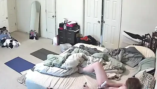 Kamera erwischt MILF beim masturbieren
