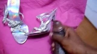 topuklu ayakkabı karısı gümüş topuklu masturbasyon