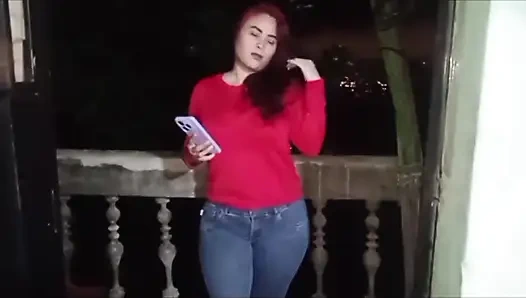 Я соблазняю своего соседа, и он трахает меня