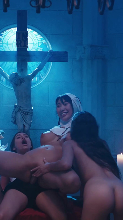 Subjugation biarawati Asia - seks threesome kyoko & shelena