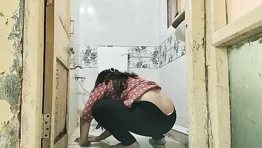 Indian Bhabhi ko Bathroom me Choda / Indian bhabhi sex in bathroom