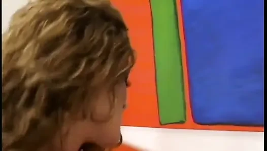 Cewek seksi rambut keriting ini lagi asik ngentot kontol raksasa pria kulit hitam sampai dicrot di muka