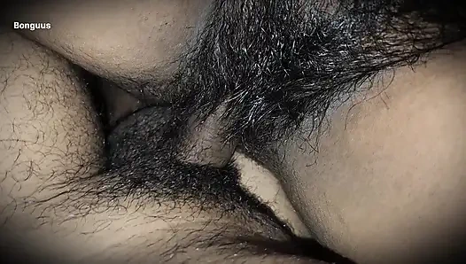 Bhabhi ke sath Soya toh bhabhi ne Raat ko lund pakad liya