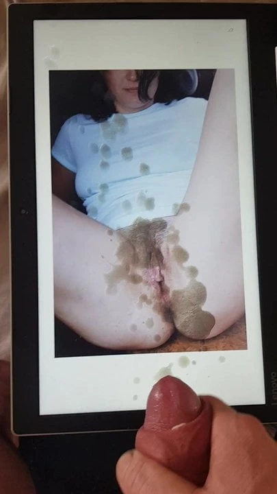 Cumshot on Lucy's pussy