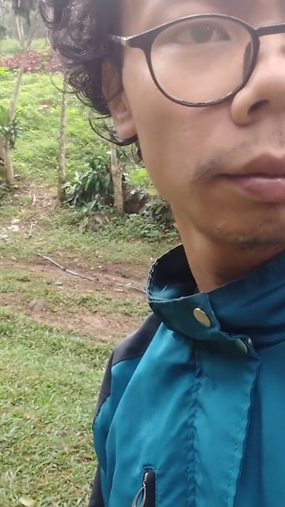 Walking to natural tourist attractions peeing in public toilets | Clip 2