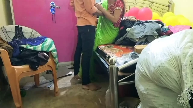 Alone Bhabi ko neighbor brother-in-law ne ek bhabhi ki ass aur relaxation ki pani nikali