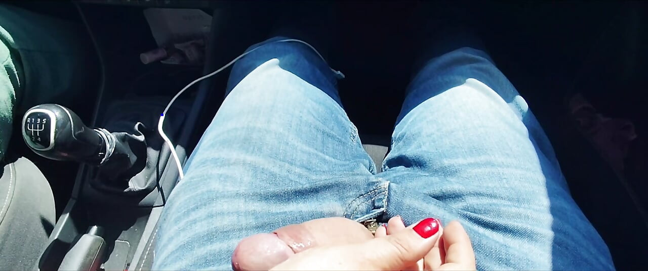 10 minutes of handjob in traffic, public handjob!