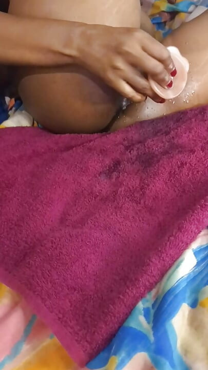 Långsam solo onani tills jag tappar kontrollen sprutar.