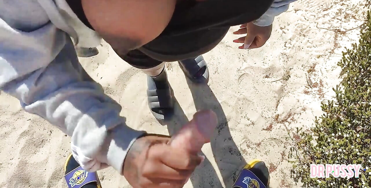 Zwangere vrouw wordt verlaten door haar man en masturbeert een vreemde op het strand zonder dat hij het weet totdat ze alle mi krijgt
