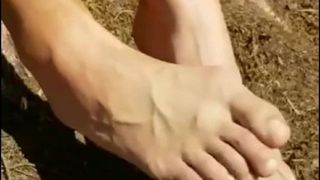 Kaki dewasa yang indah dengan bunion yang indah