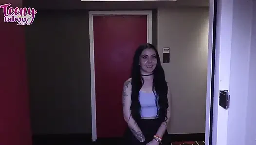 Анал с Lily Sales Girl