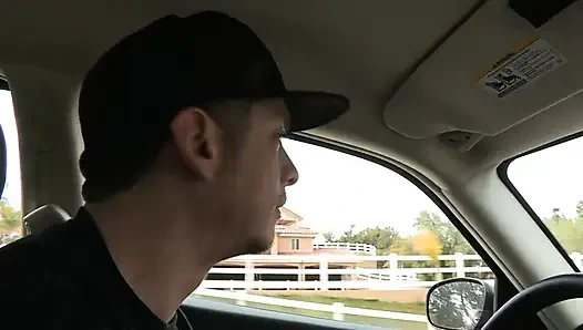 Pelacur muda yang lucu disetubuhi oleh kontol yang terlalu besar