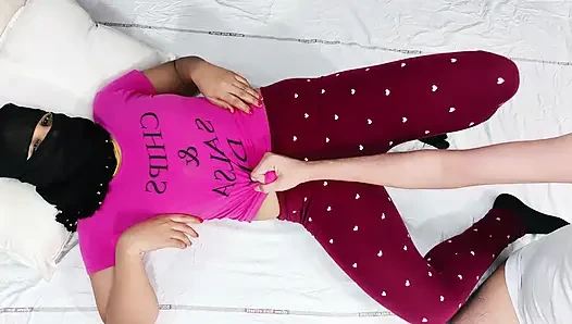 Güzel kız sıkı amcıklı sikişiyor