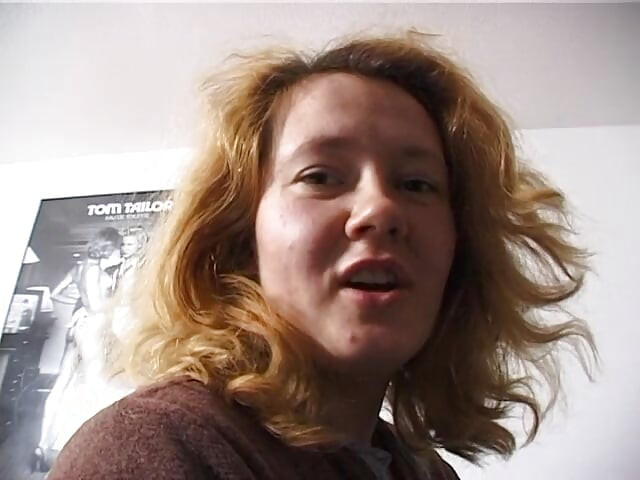 Owłosiona blond laska ssie kutasa kolesia na castingu w POV