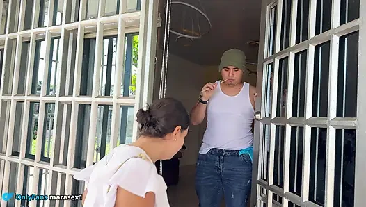 HEISSE LATINA ÜBERRASCHT GEFICKT UND GEHT SPRACHLOS WEG