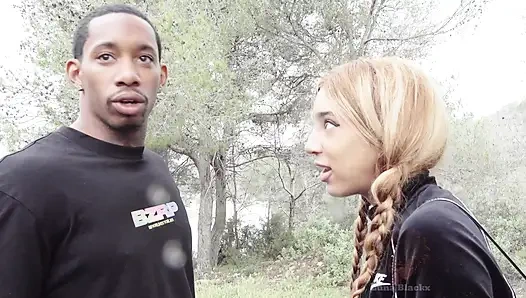 Aku lagi jalan-jalan mencari orang untuk ngentot aku habis-habisan dan ketemu sama dia - luna blackx x jesus reyes