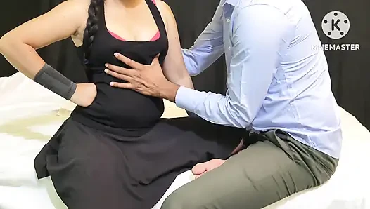 Büyük götlü Hintli genç kız yakışıklı öğretmenine hizmet ediyor