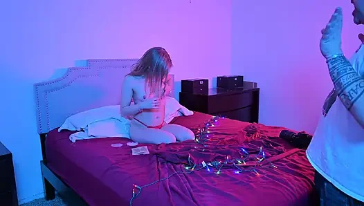 Фотосессия с сексуальной милфой за кулисами