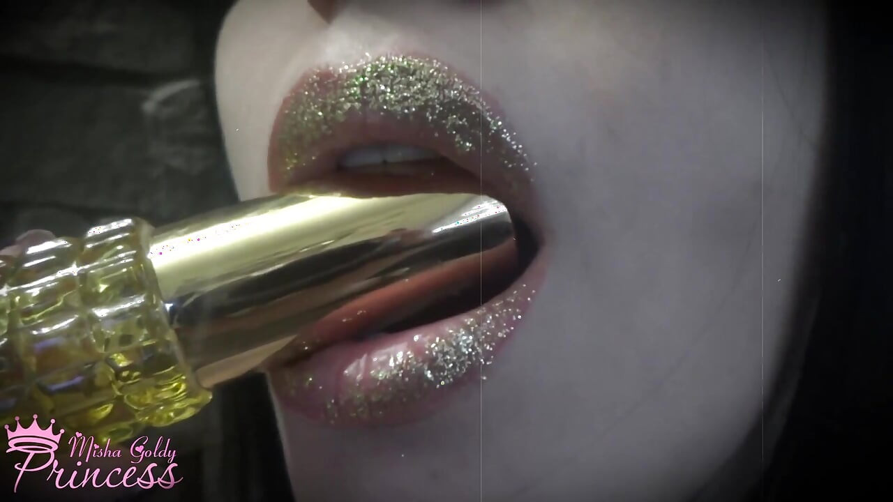 Lipstik emas paling mempesona