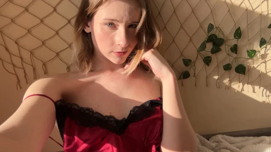 Sunny red pajama pixie - pemujaan dildo ceroboh sambil muasin memeknya pakai vibrator