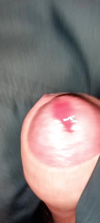 7 gylne dusjer og 1 cumshot på puffercoaten hennes