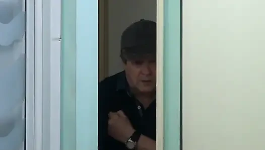 Стильную милфу Caroline Stines трахнули два мужика