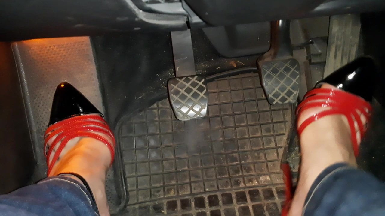 Autofahren in 412 High Heels