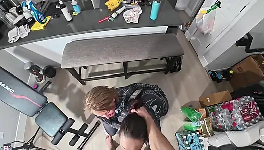 Versaute cosplay-stiefschwester und ihre freundin verkleidet sich als Spinnenmädchen. FFM dreier, muschi und analer creampie