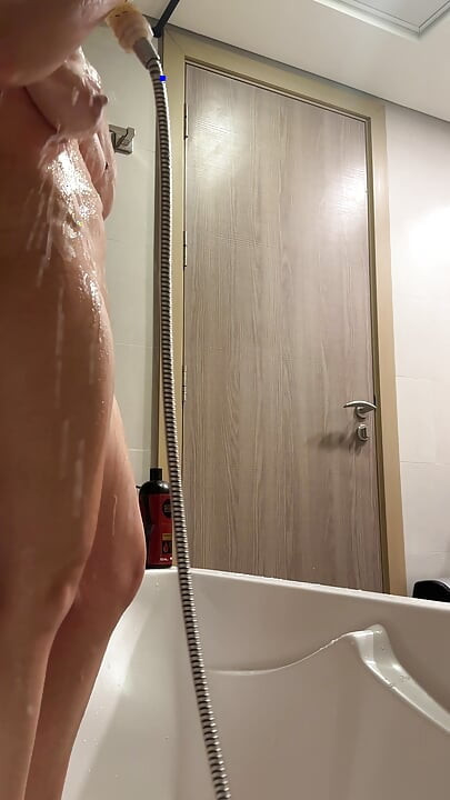 Intimate Shaving in the Bathtub