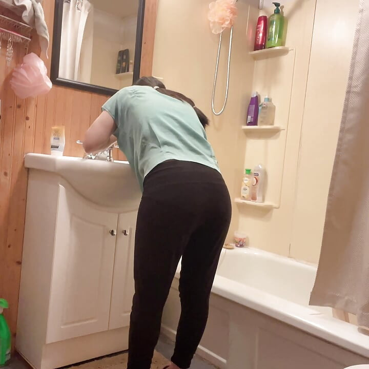 Hana limpio su cara y luego nake al final