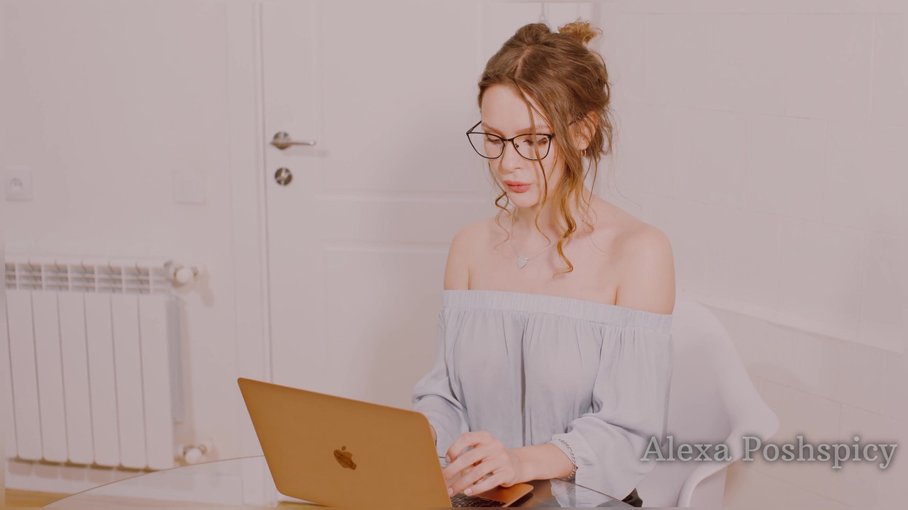 Die herrische chefin alexa posh würzig verführt assistenten und kommt im hotel nass