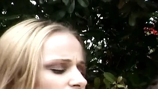Attraktive MILf bekommt nach heißem fick eine gesichtsbesamung