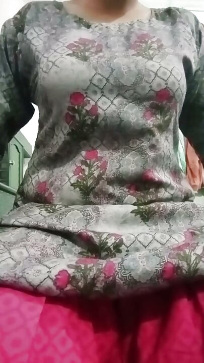 Indian Gay Crossdresser Gaurisissy Looking Like a Housewife in Salwar Kurta XXX