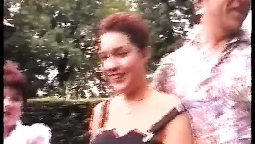 Немецкой шлюшке проникли в ее тугую анальную дырку