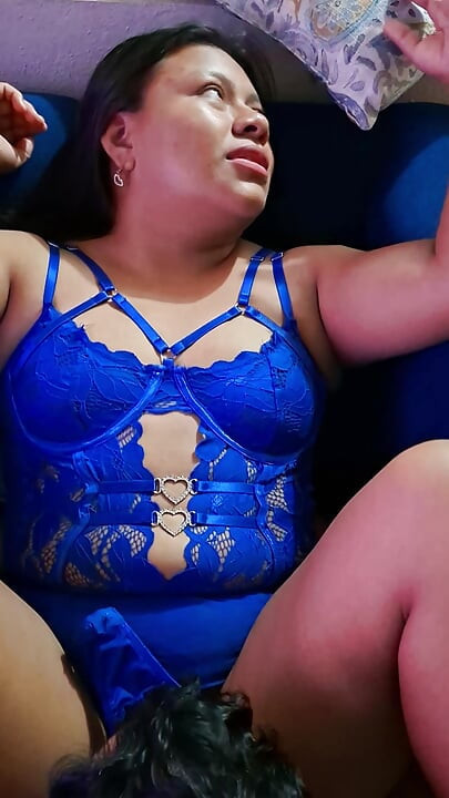 أحب أن أكون عاهرة صديقي