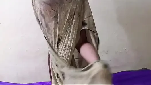 Ibu tiri ngentot sendirian di kamar