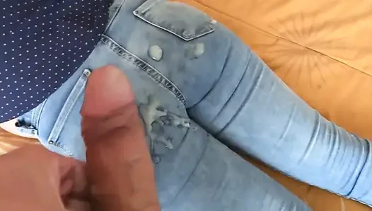 Üvey anne artık direnmedi, üvey oğlundan mastürbasyon yapıp mastürbasyon yaptığını ve götüne boşalmasını izlemesini istiyor
