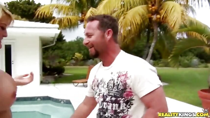 MILF Hunter - Hotel Beach Snack Stop Juliie Lets Taste Flavor Then Hunter Takes Her Home to Fuck
