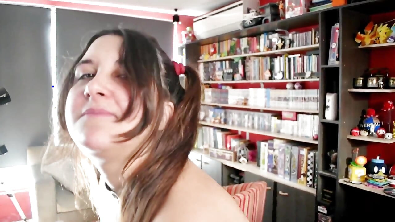 Profesoara VEDERE LA PERSOANA 1 nu poate rezista studentei Bubblegum și ejaculează în ea - Bunny Looner