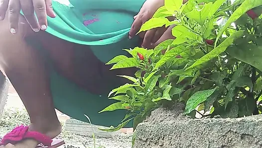 Hot BBW of hairy pussy pissing behind the bush