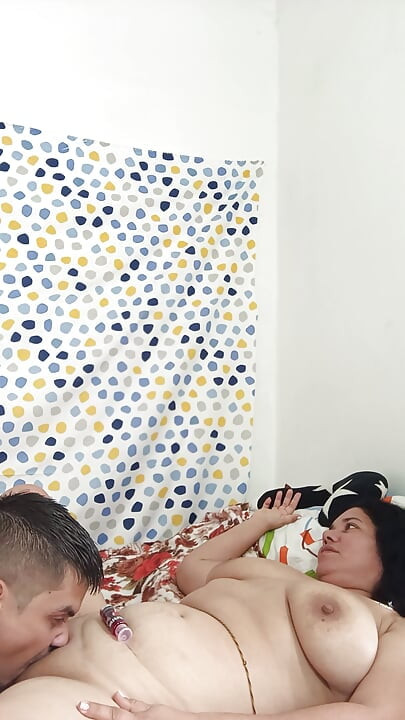 מוצץ גרון עמוק חמוד