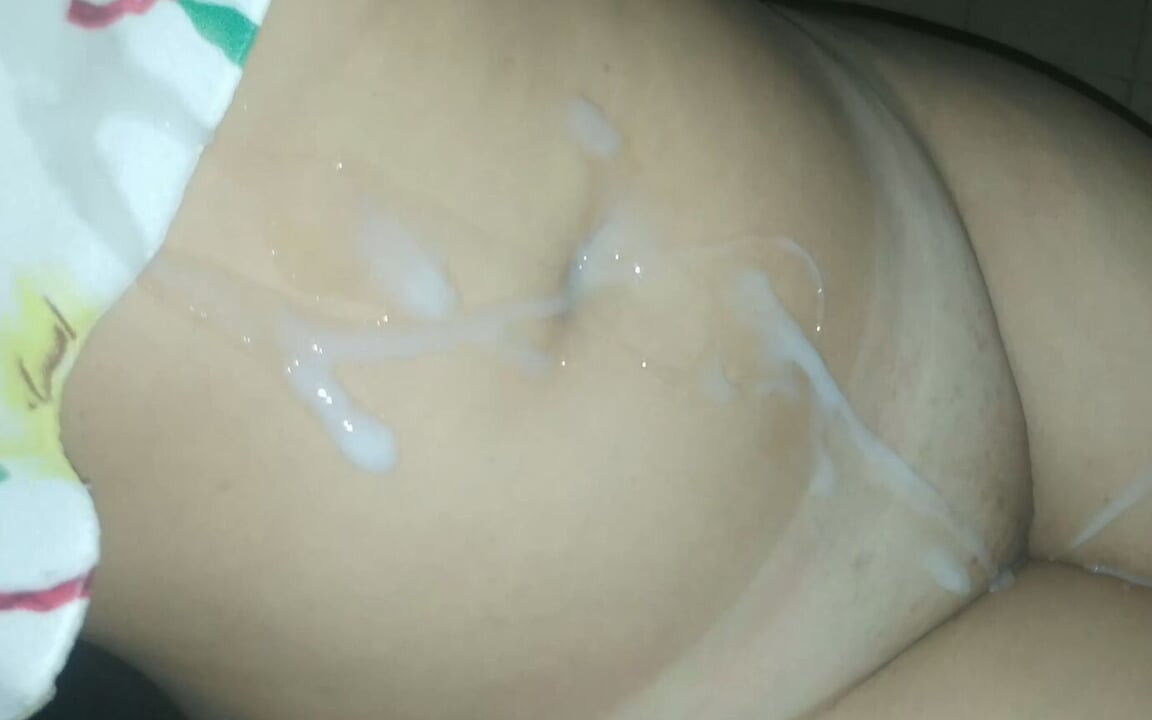 Min fru får en belastning och största cumshot från min bästa vän
