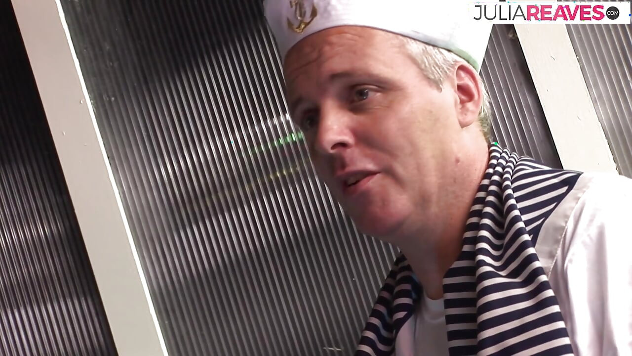 Σέξι μωρό απολαμβάνει να καβαλάει τεράστιο πούτσο μετά από μια βαθιά πίπα