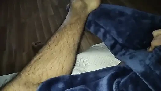 Dev yaraklı adamın onu spermiyle oynarken nasıl yakaladığına inanamayacaksınız